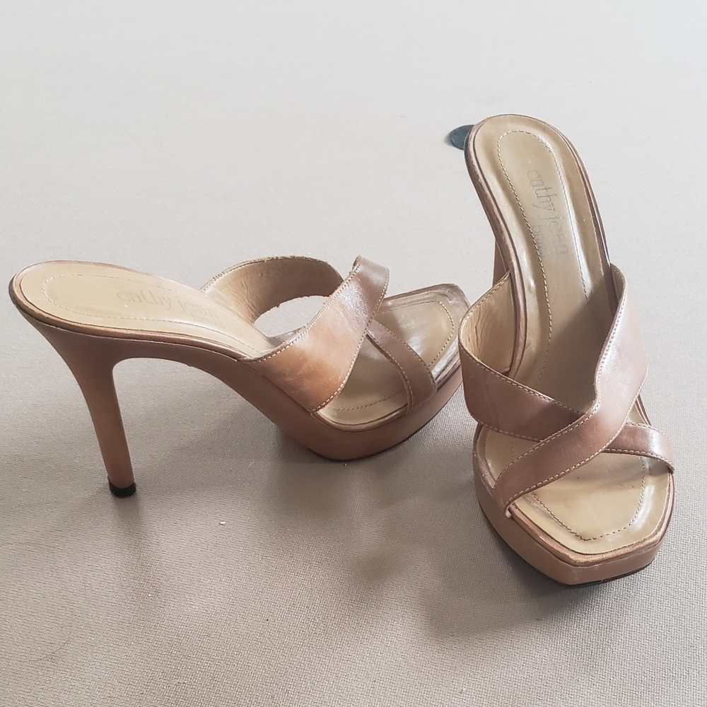 Cathy Jean size 6.5 tan heels